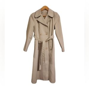 Beautiful Tailored Vintage White Trench Coat with Black Trim at Collar/Pocket